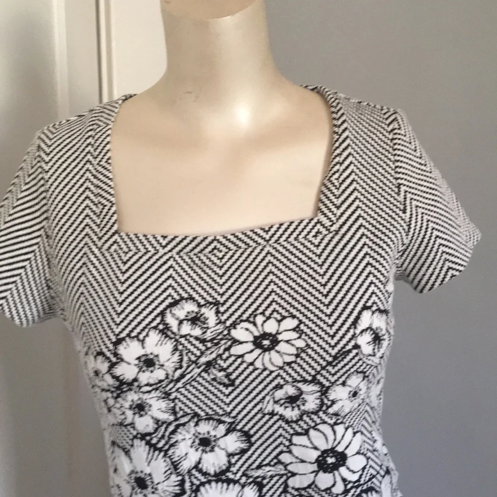 Anthropologie short sleeved knit floral top .‎ NWOT